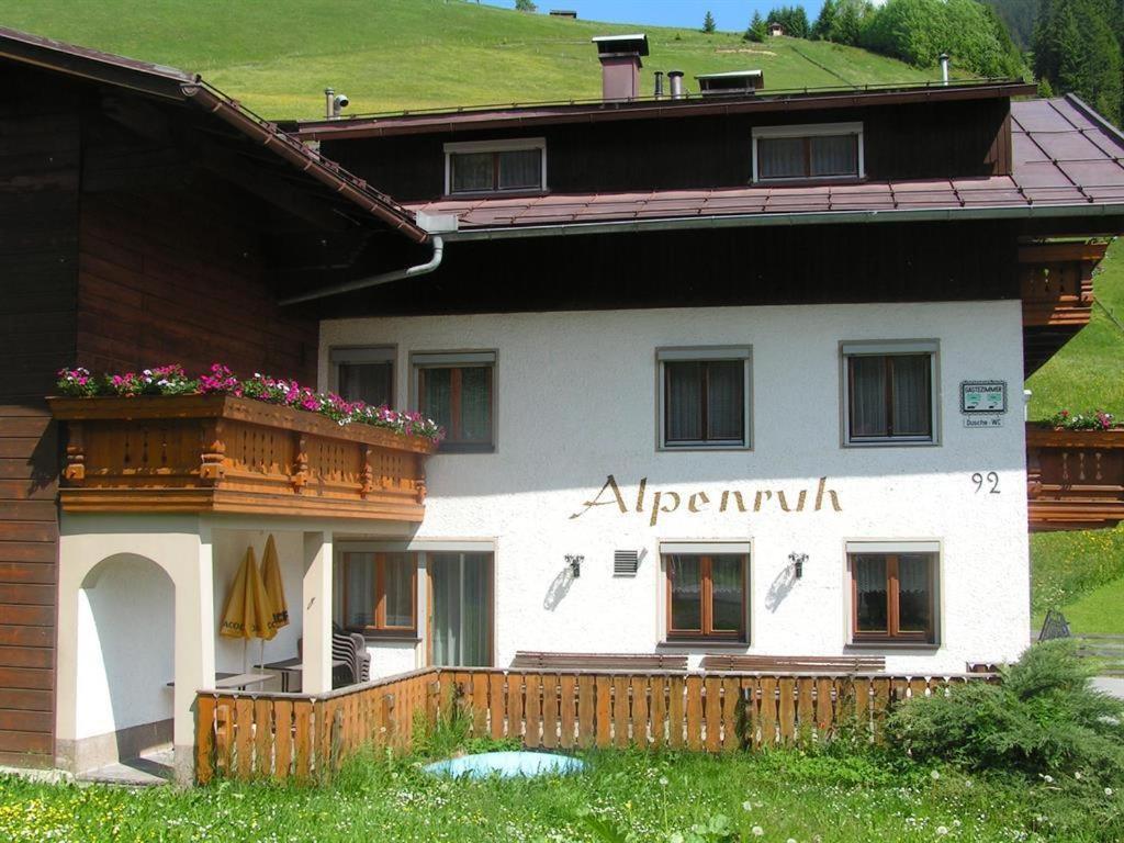 Gastehaus Alpenruh Apartamento Holzgau Exterior foto